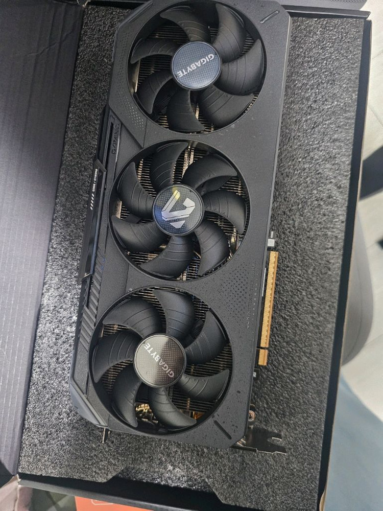 라데온 RX 9070 XT 그래픽카드 이미지
