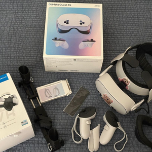 메타 퀘스트3s + bobovr 헤일로 + 건스톡 판매합니다 이미지