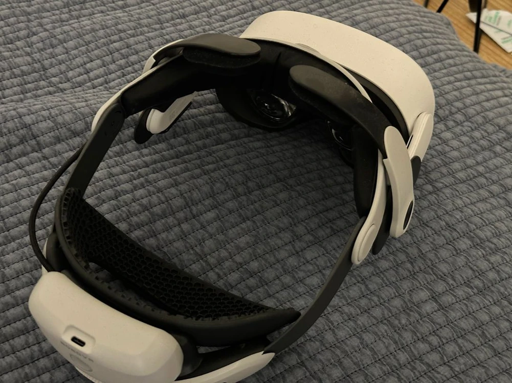 메타 퀘스트3s + bobovr 헤일로 + 건스톡 판매합니다 이미지