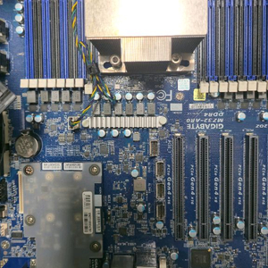 에픽 EPYC 7302P 16코어 32쓰레드 MZ32-AR0 CLN0222 이미지