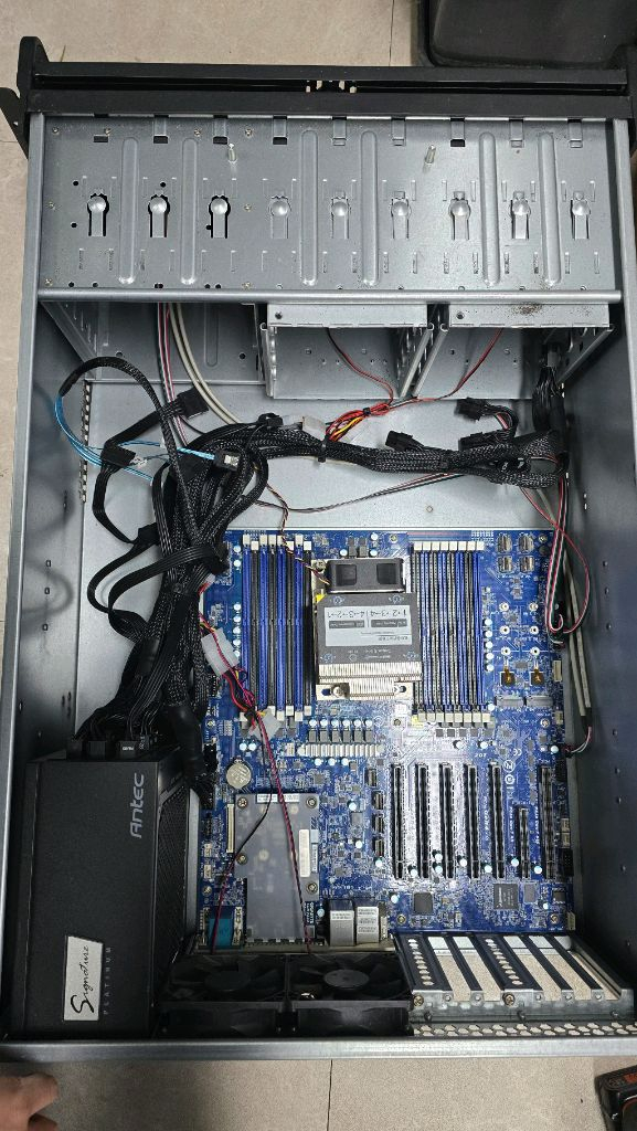 에픽 EPYC 7302P 16코어 32쓰레드 MZ32-AR0 CLN0222 이미지