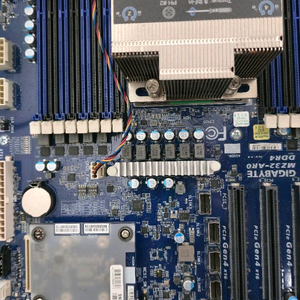 EPYC 7261 CPU 쿨러 MZ32-AR0 CLN0222 1250W 이미지