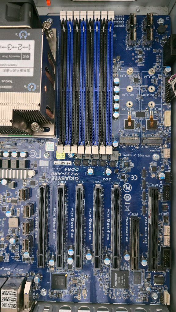 EPYC 7261 CPU 쿨러 MZ32-AR0 CLN0222 1250W 이미지