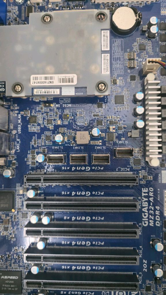EPYC 7352 24코어 48쓰레드 CPU 쿨러 MZ32-AR0 CLN0222 1250W 이미지