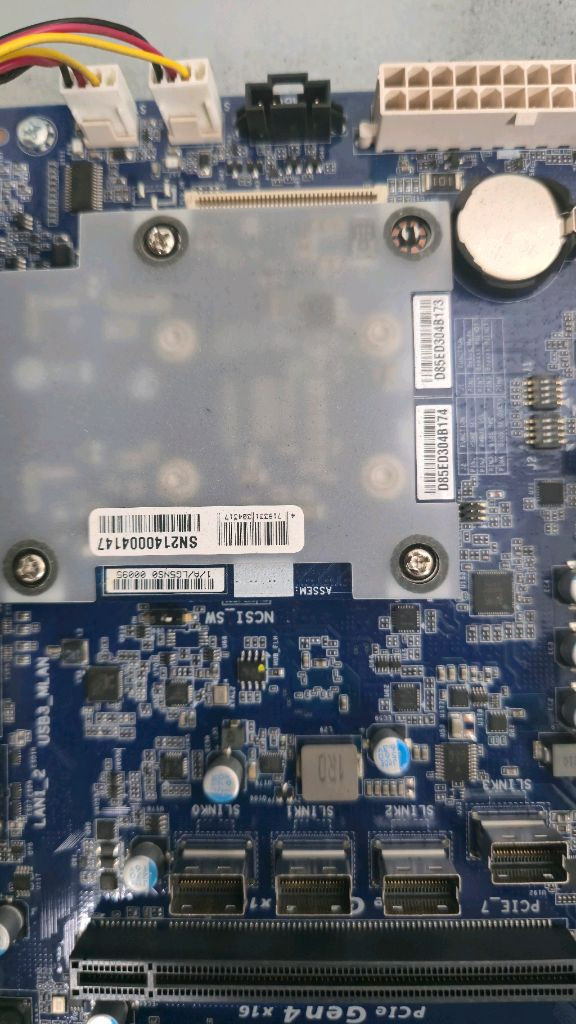 EPYC 7352 24코어 48쓰레드 CPU 쿨러 MZ32-AR0 CLN0222 1250W 이미지