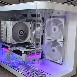 [풀박스/영수증] 9800X3D + RX 9070 XT 화이트 끝판왕 게이밍 PC 판매합니다. 이미지