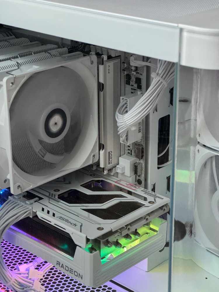 [풀박스/영수증] 9800X3D + RX 9070 XT 화이트 끝판왕 게이밍 PC 판매합니다. 이미지