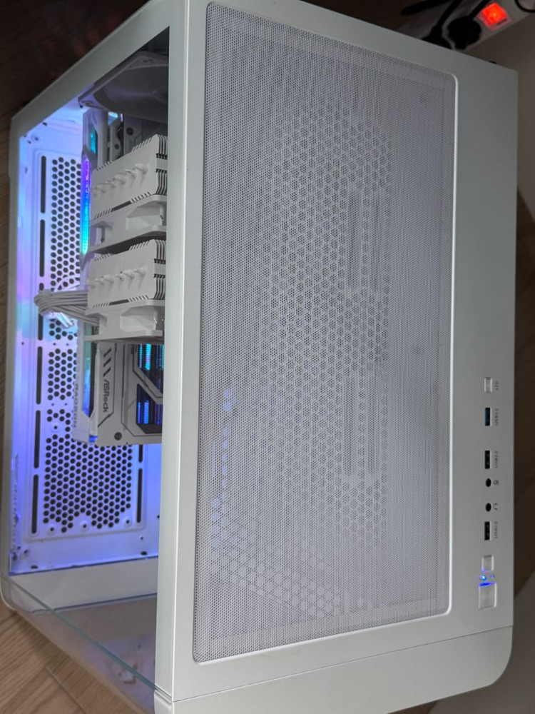 [풀박스/영수증] 9800X3D + RX 9070 XT 화이트 끝판왕 게이밍 PC 판매합니다. 이미지