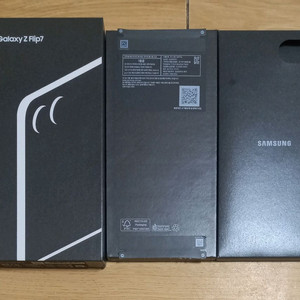 갤럭시 Z 플립7 블랙 쉐도우 256G 공박스 이미지