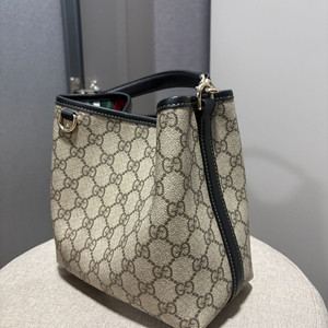 GUCCI 스몰 버킷백 이미지