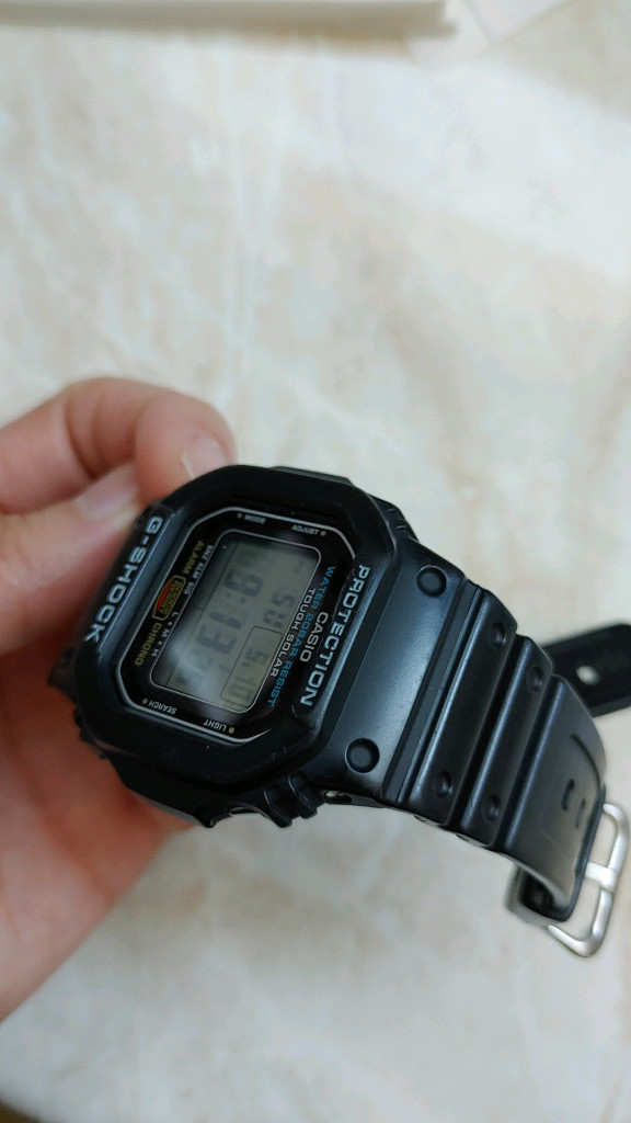 카시오 G shock 지샥 G5600ue 태양열 충전 시계팝니다 이미지