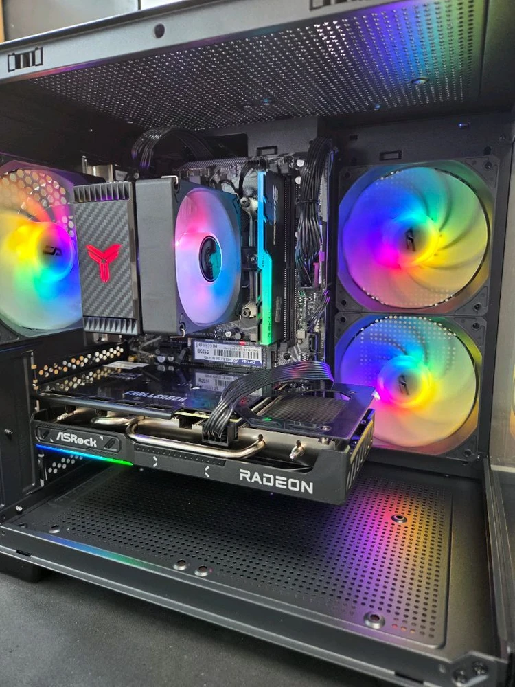 AMD RYZEN 7 5700X, RX9060XT 16G 이미지