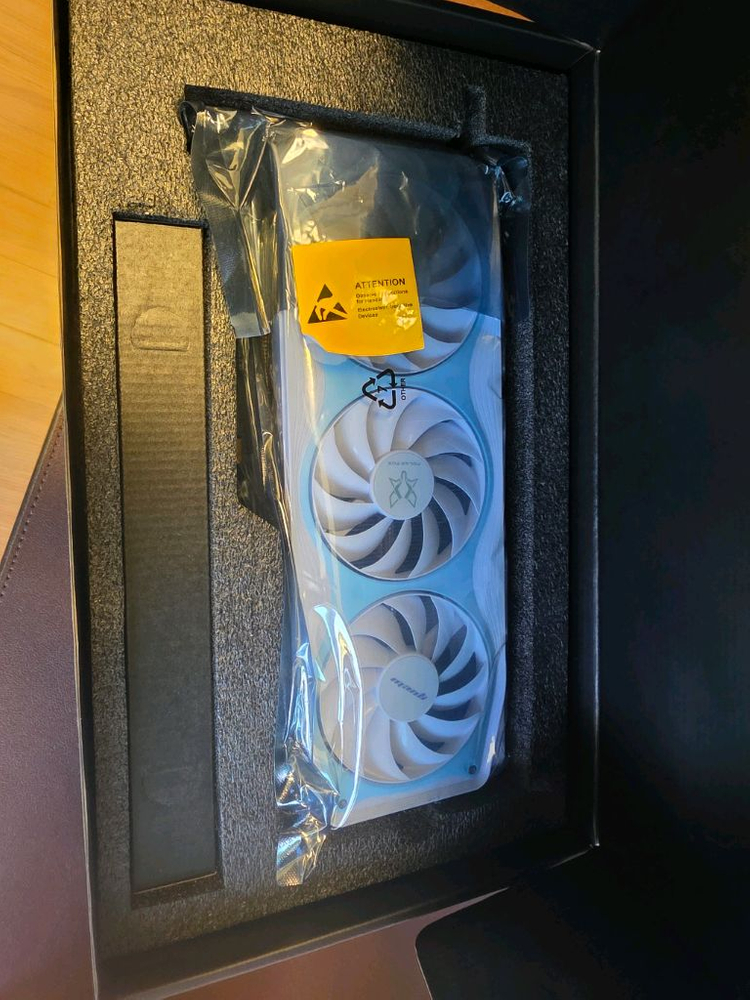 만리 RTX5080 OC 폴라 폭스 판매합니다. 이미지