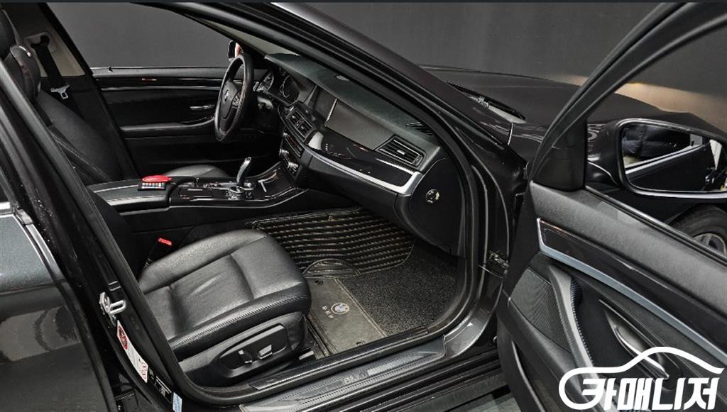 [BMW]5시리즈 (F10) 520d xDrive #고유가특가 이미지