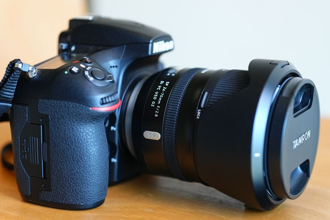 니콘 D810 풀프레임 DSLR 카메라 + 탐론 24-70mm 렌즈 세트 이미지