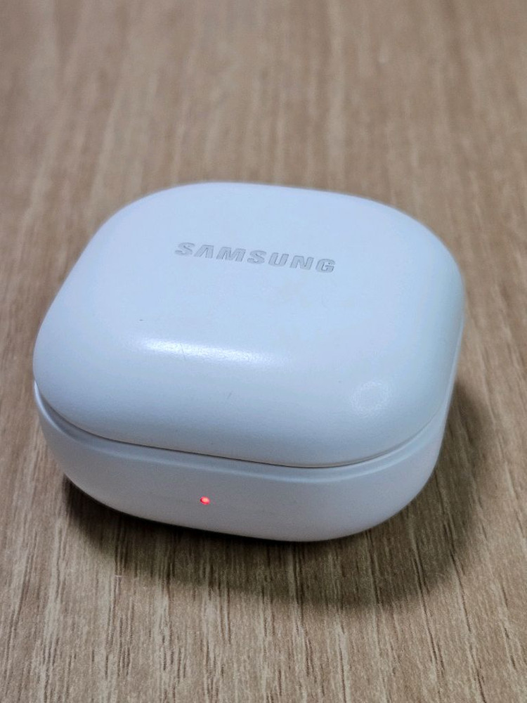 갤럭시 버즈2프로 화이트 충전본체 SM-R510 이미지