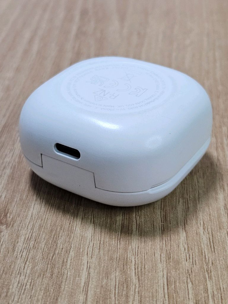 갤럭시 버즈2프로 화이트 충전본체 SM-R510 이미지