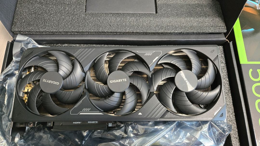 RTX5080기가바이트->5080화이트제품 교환원합니다 이미지
