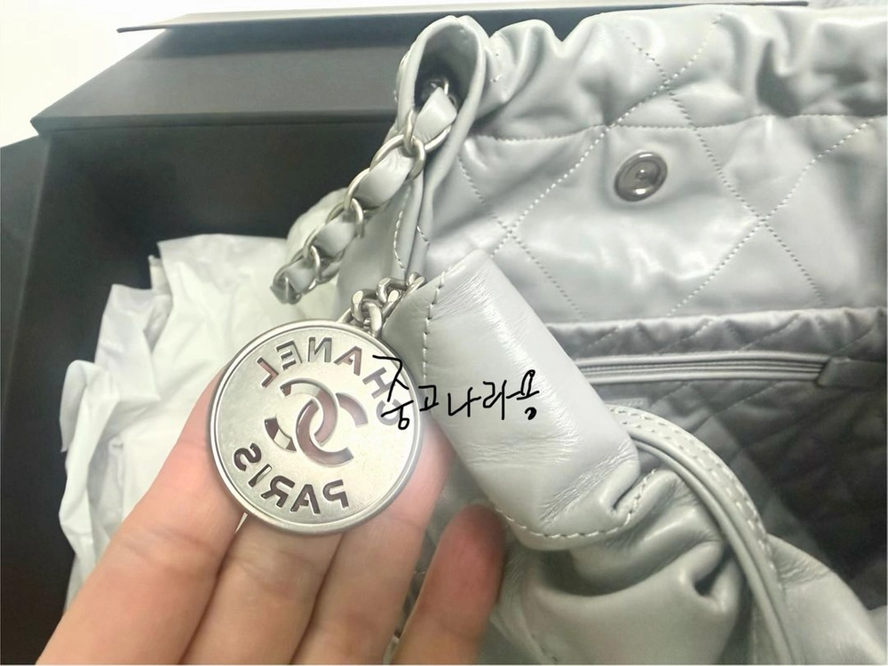 샤넬 22백 스몰 그레이 은장 이미지
