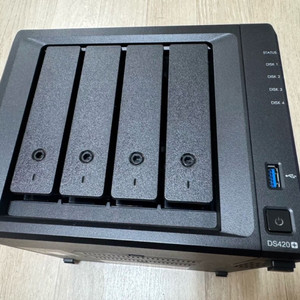 시놀로지 DS420+ 4베이 32TB NAS + 씨게이트 아이언울프 프로 8TB HDD 4개 세트 이미지