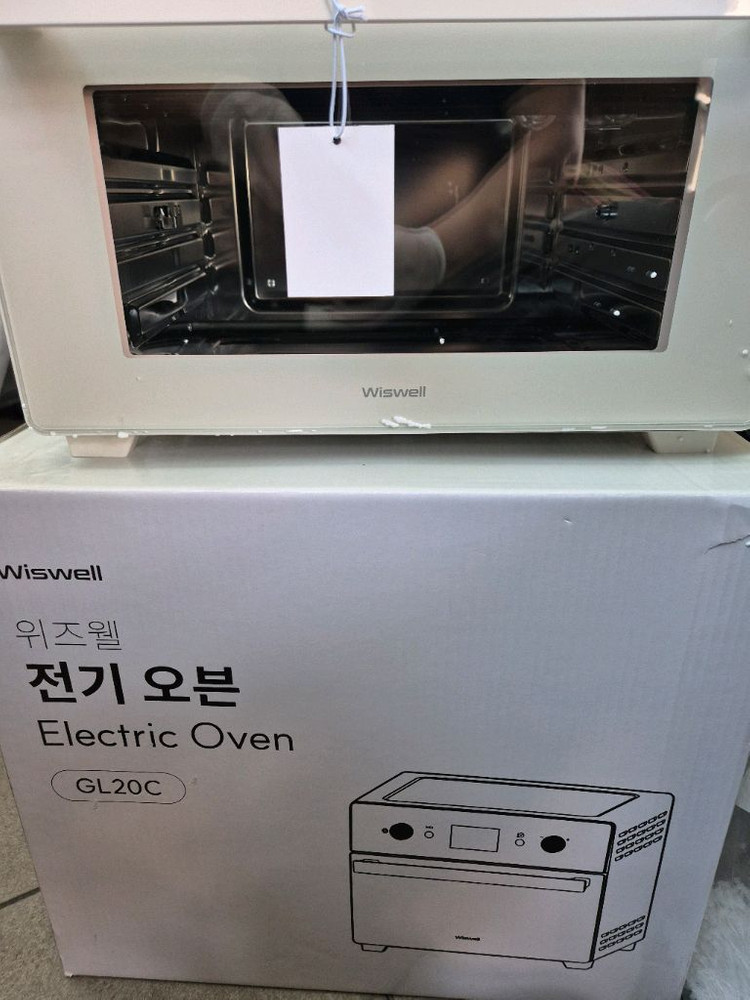 깔끔한 화이트 색상의 위즈웰 전기오븐 GL20C입니다. 이미지