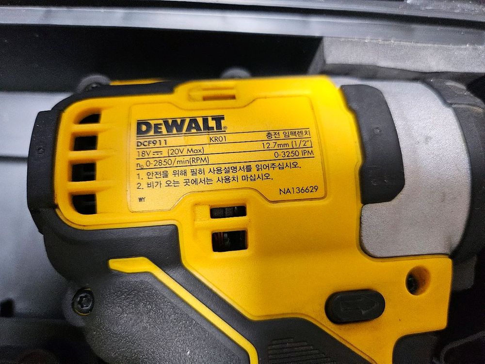 디월트 20V 임팩 렌치 드라이버 드릴 세트 이미지