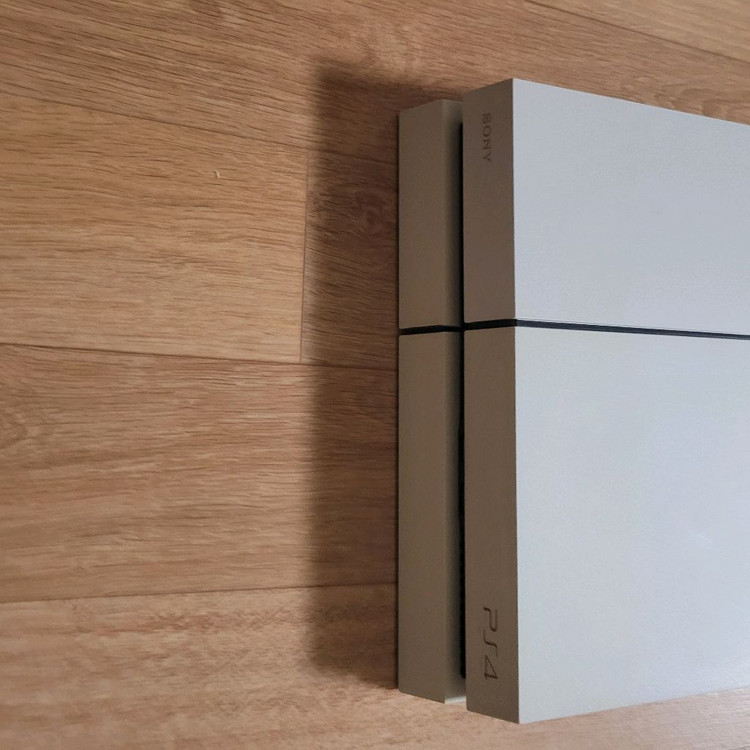 화이트 PS4 본체500gb + 듀얼쇼크 + 게임 1개 판매합니다 이미지