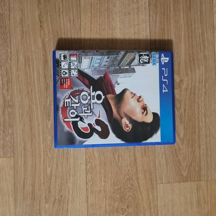 화이트 PS4 본체500gb + 듀얼쇼크 + 게임 1개 판매합니다 이미지