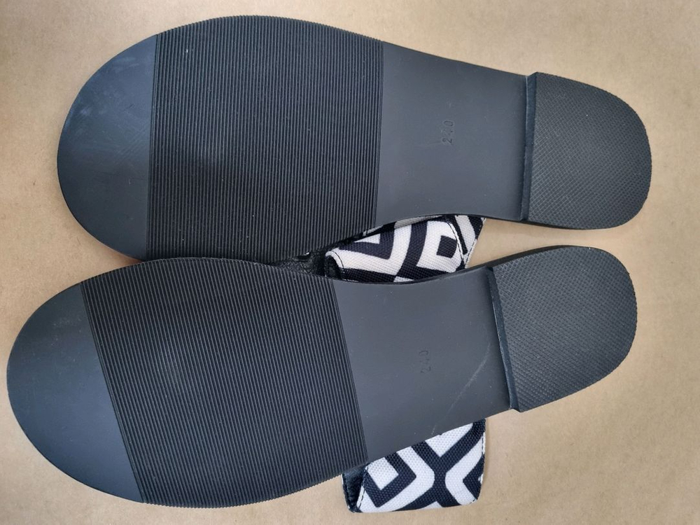 블루썸 플랫 샌들 240mm 블랙컬러 이미지