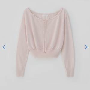타낫 소프트 레이스업 니트 Soft lace-up knit top 이미지
