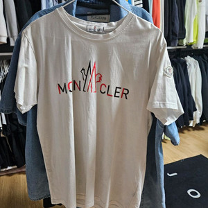 몽클레어 화이트 반팔 티셔츠 이미지
