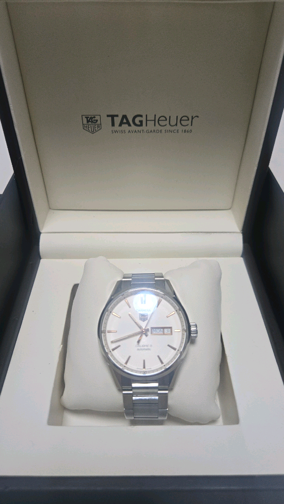 태그호이어 까레라 칼리버5 데이데이트 오토매틱 41mm 시계 이미지