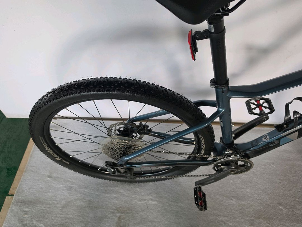 첼로(CELLO) XC PRO 카본 MTB (프레임 42사이즈) 판매 합니다 이미지