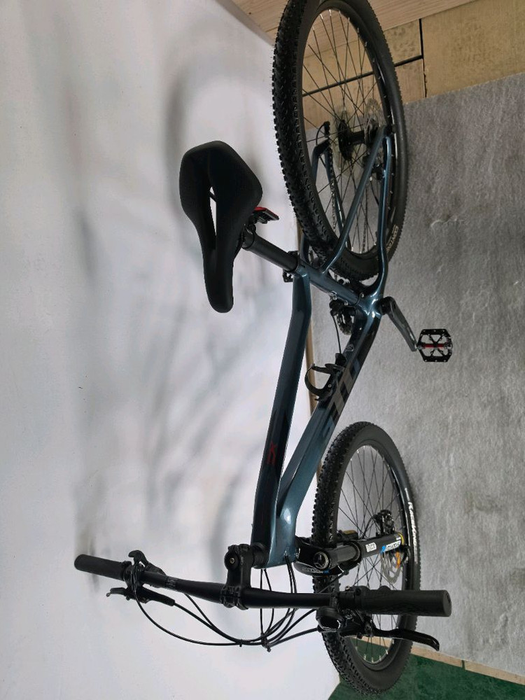 첼로(CELLO) XC PRO 카본 MTB (프레임 42사이즈) 판매 합니다 이미지
