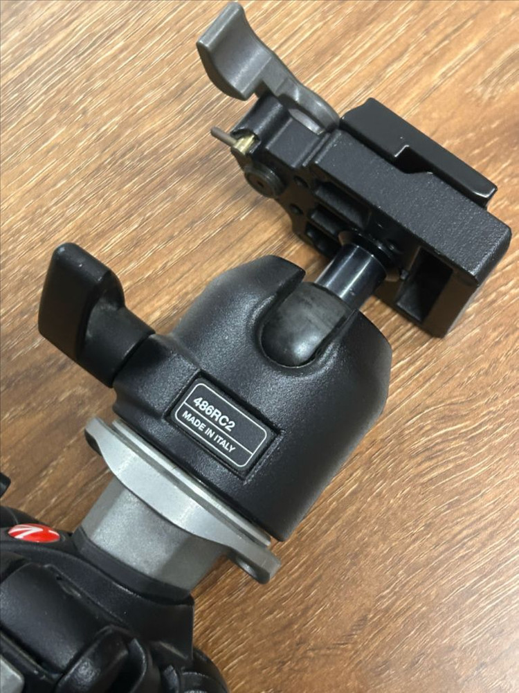맨프로토 Manfrotto 190XDB 삼각대 + 486RC2 볼헤드 이미지