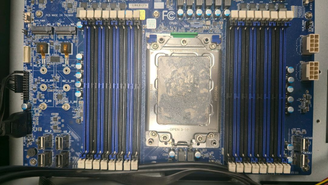 AMD EPYC 7302 16코어 32쓰레드 CPU 쿨러 MZ32-AR0 1250W 이미지