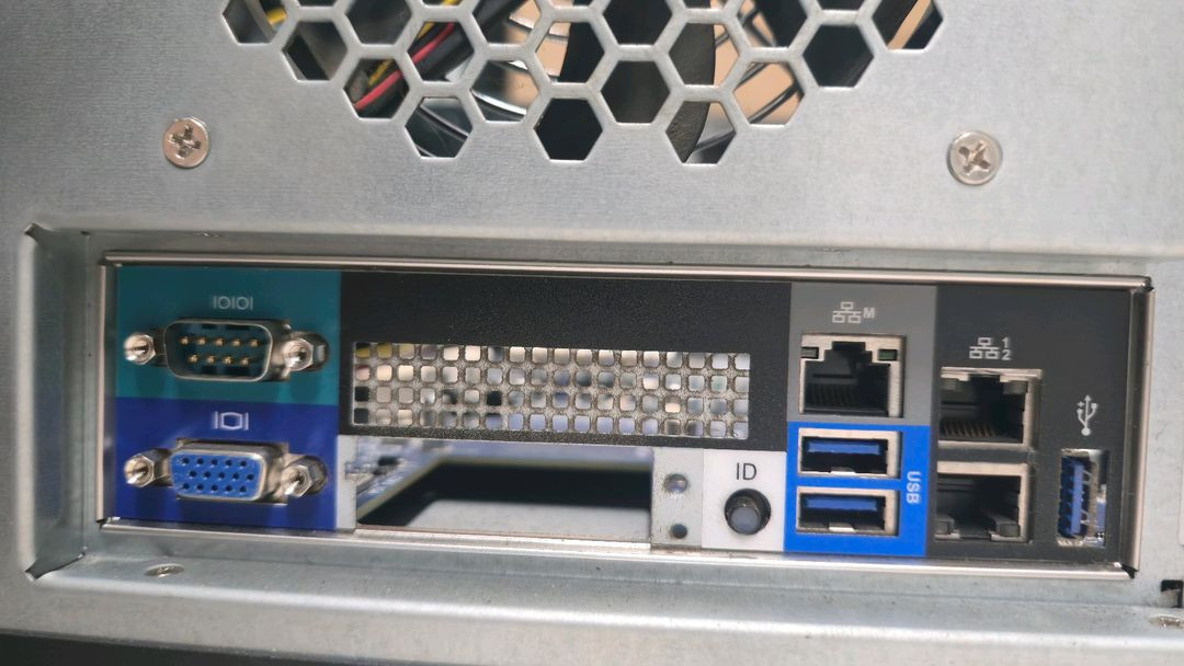 AMD EPYC 7302 16코어 32쓰레드 CPU 쿨러 MZ32-AR0 1250W 이미지