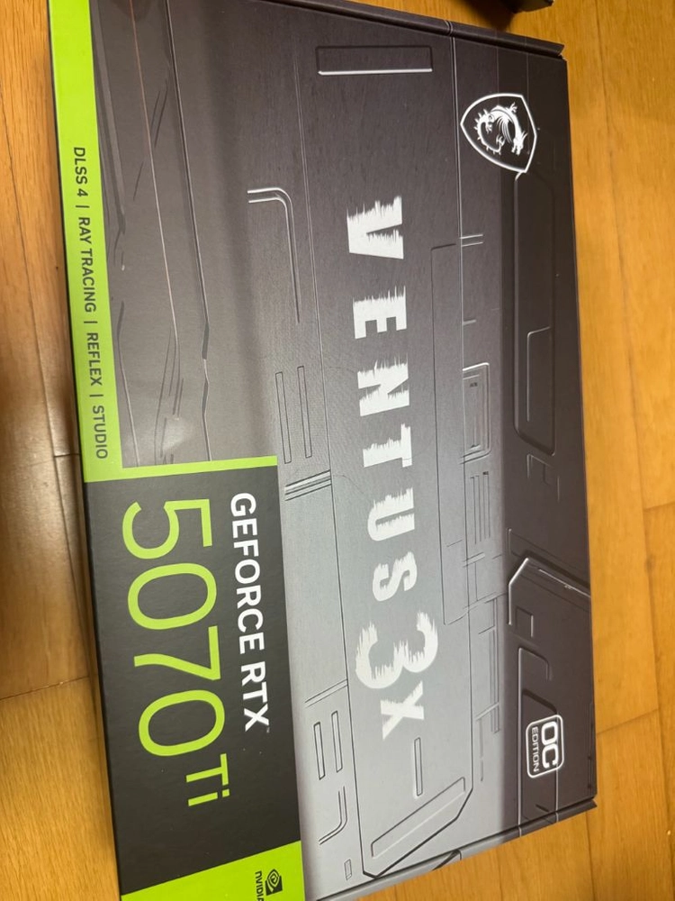 RTX 5070 Ti 그래픽카드 이미지