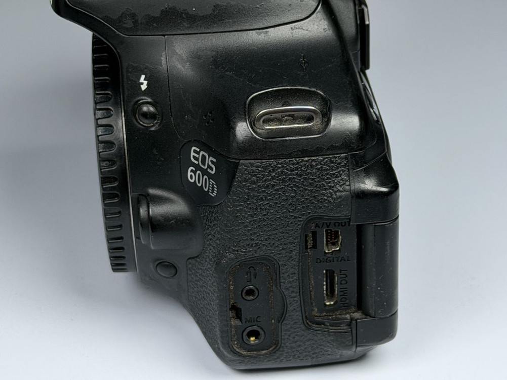캐논 EOS 600D DSLR 카메라 바디 이미지