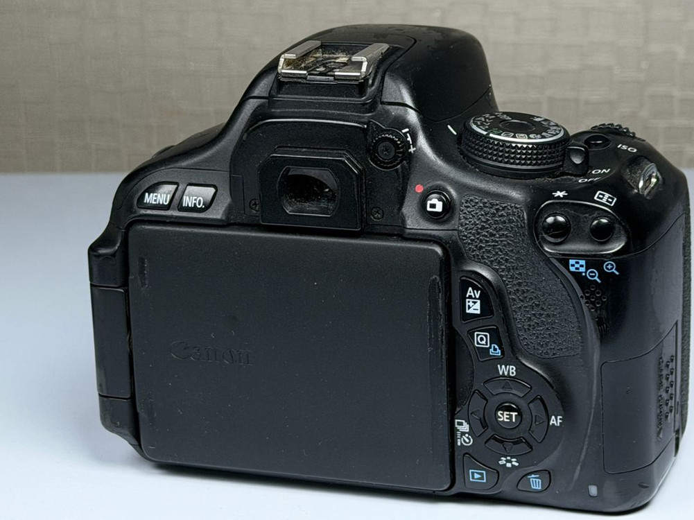 캐논 EOS 600D DSLR 카메라 바디 이미지