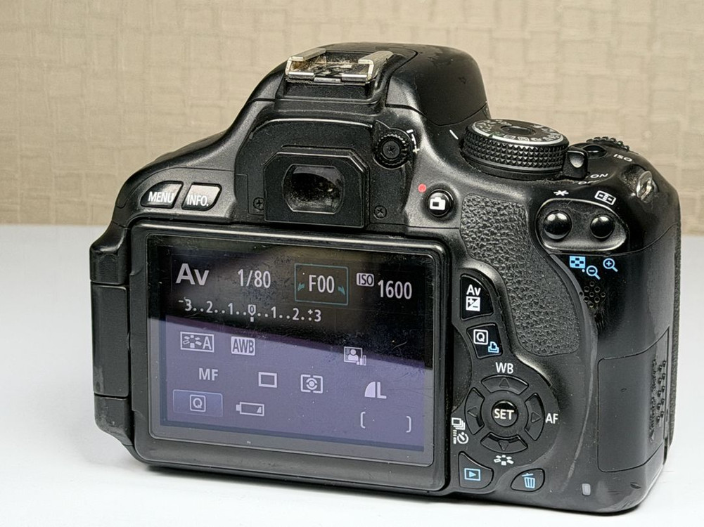 캐논 EOS 600D DSLR 카메라 바디 이미지