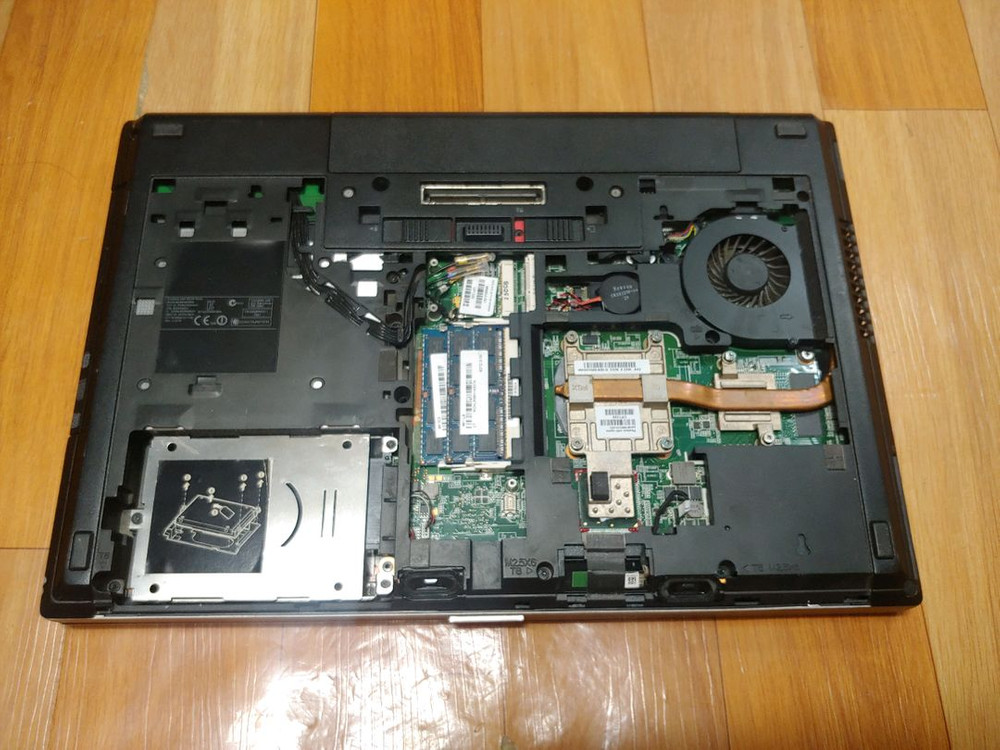 HP Elitebook 8570p i7-3820QM 쿼드 코어 노트북 (부품용) 이미지