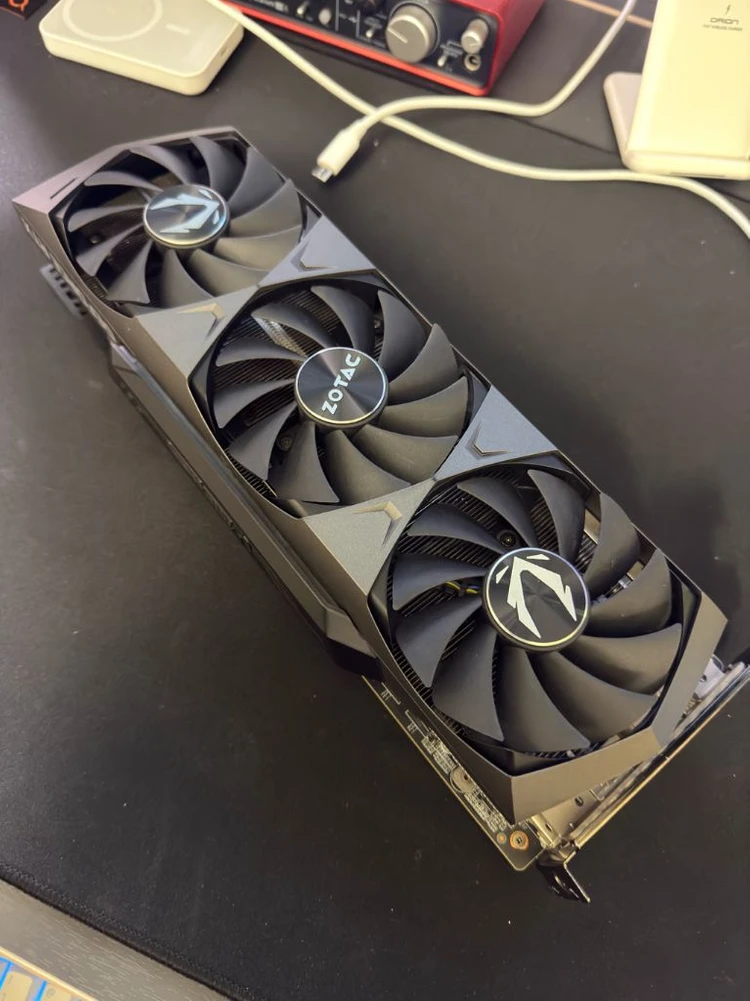 조텍 RTX3070Ti 8G GDDR6X 3팬 - 안심되는 중고거래