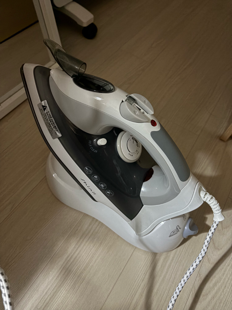 다리미 자가세척 스팀다리미 이미지