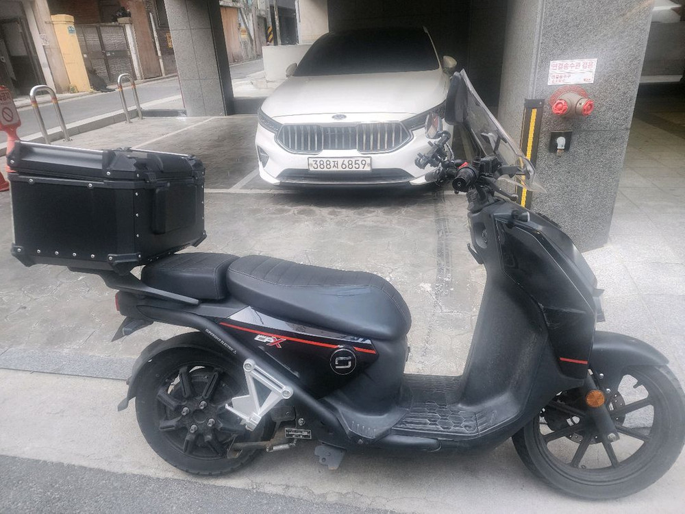 슈퍼쏘코 cpx 블랙 전동스쿠터 이미지