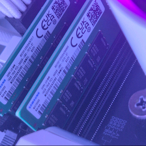 삼성 DDR5 5600 32GB (16GB 2EA) 화이트 방열판 및 더미램 추가 이미지