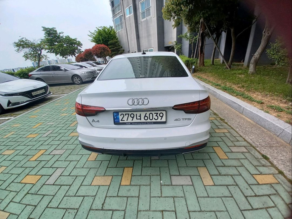 아우디 A4(5세대) 40 TFSI 프리미엄 이미지