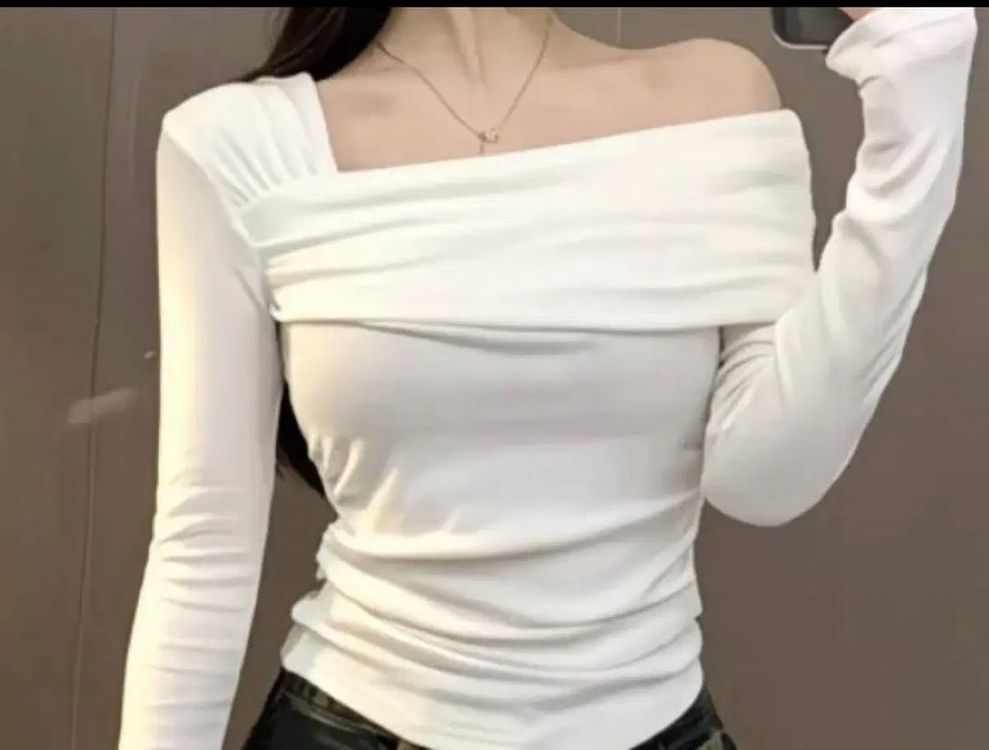 오프숄더 랩탑 이미지
