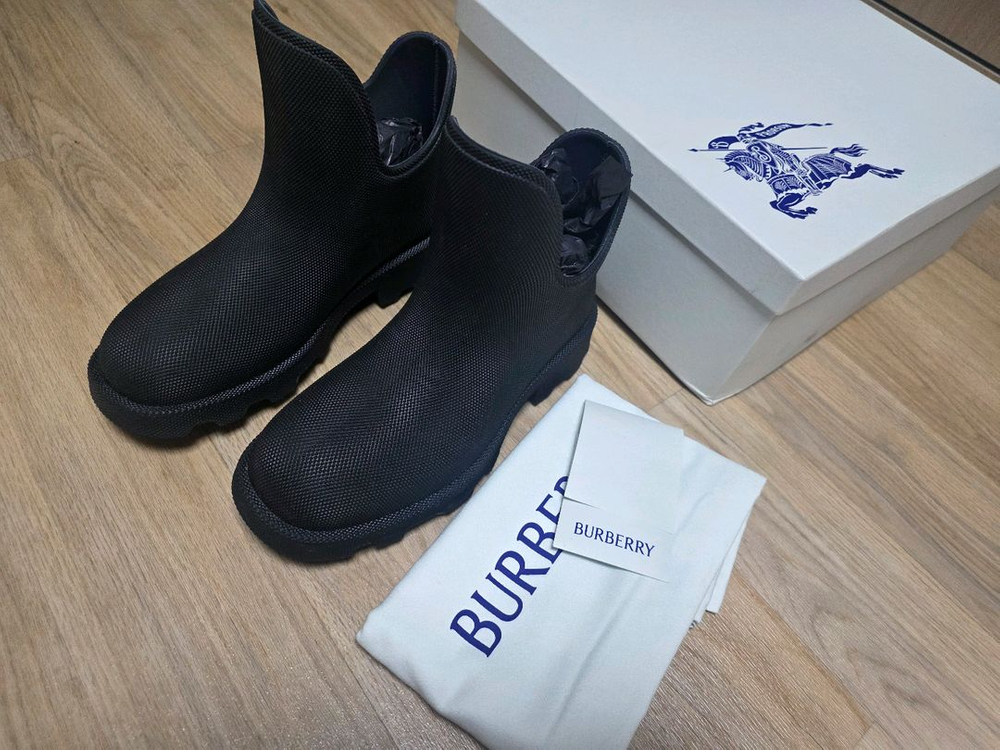 버버리 앵클부츠 풀구성품 판매합니다. burberry 신발 장화 이미지