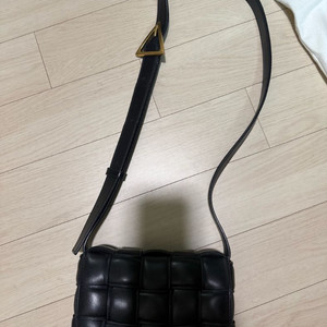 보테가베네타 카세트 패디드 블랙 금장 이미지
